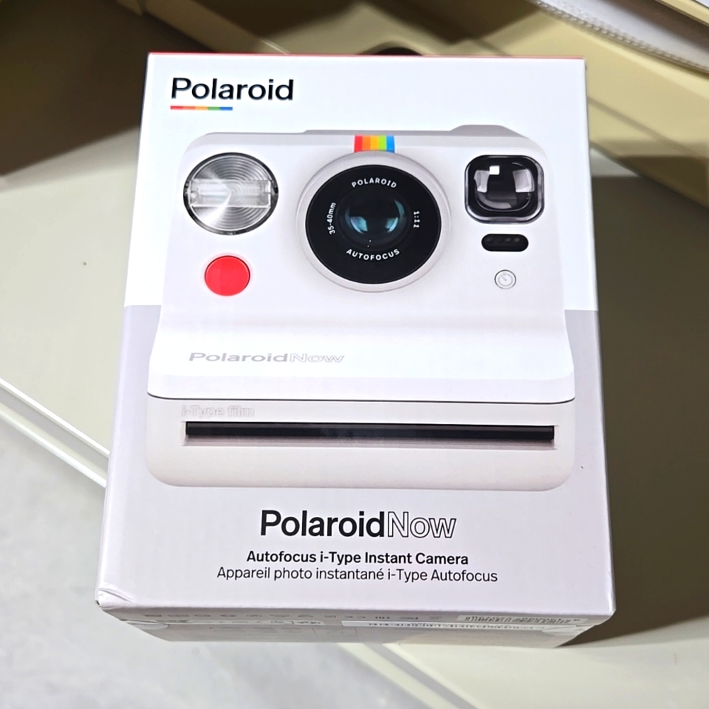 Polaroid Now white autofocus i-Type Instant camera NEW